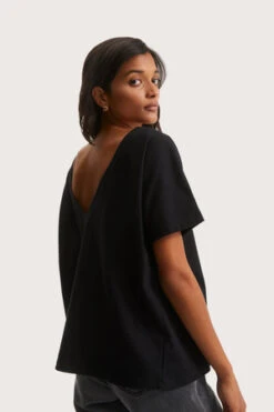 The Odder SideThe Odder Organic Cotton Side V Back T-shirt - Black
